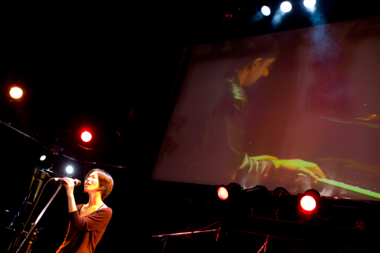 BENI&AKOU LIVE IN COLOUR